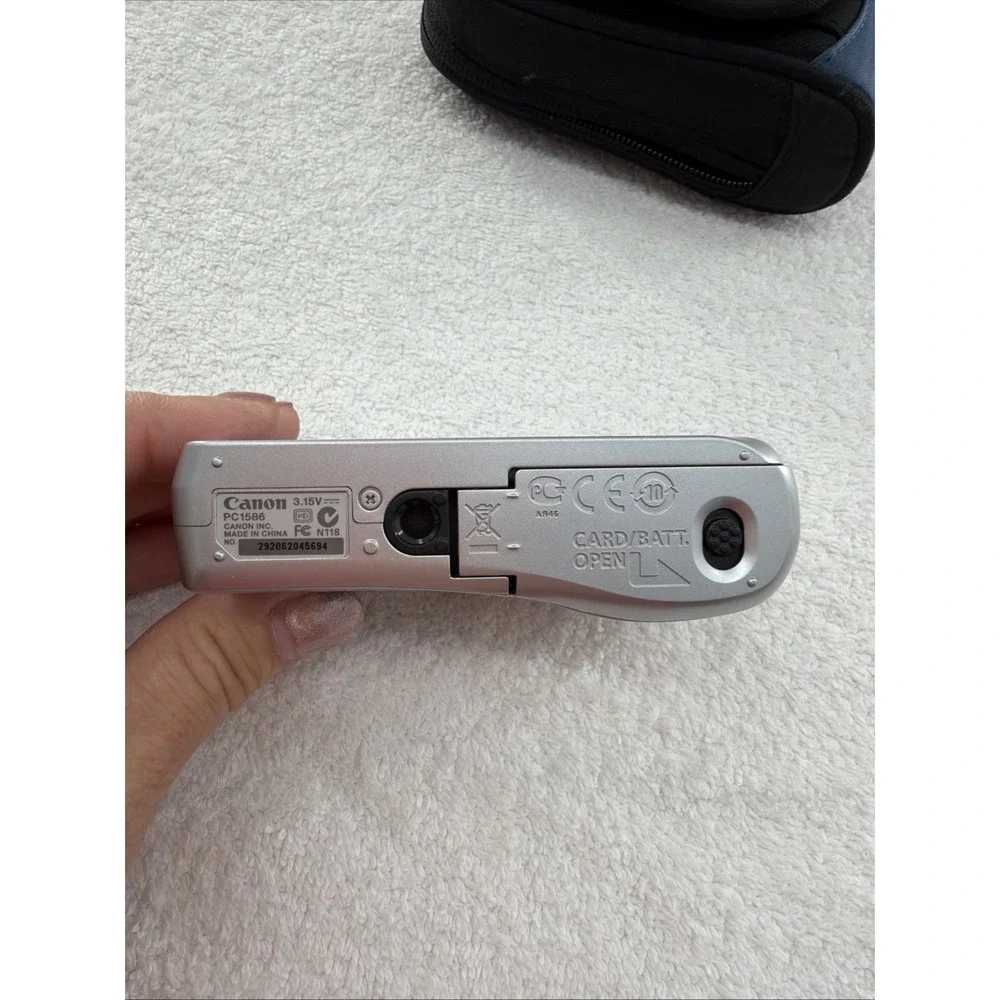 Canon PowerShot A1200 12.1MP Digital Camera - Silver - (For Parts/Repair) & Case
